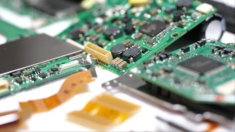 Breaking down and disassembly of a digital camera for parts and components Vidéo 266386004