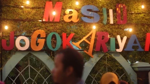 Breaking of fast at jogokariyan mosque Stock Footage 108874209