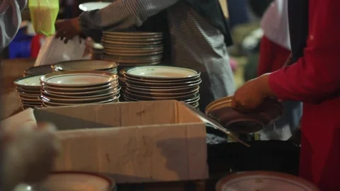 Breaking of fast at jogokariyan mosque Video stock 108874297
