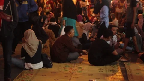 Breaking of fast at jogokariyan mosque Video stock 108874309