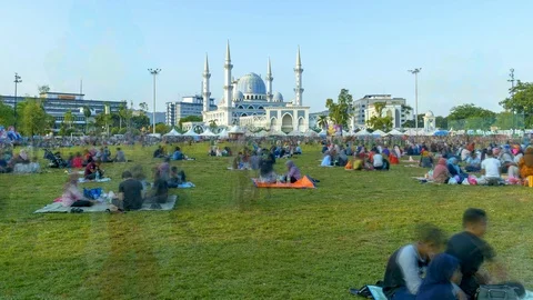 Breaking Fast Or Iftar At Parks. Stock Footage 108910576