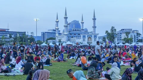 Breaking Fast Or Iftar At Parks. Stock Footage 109039533