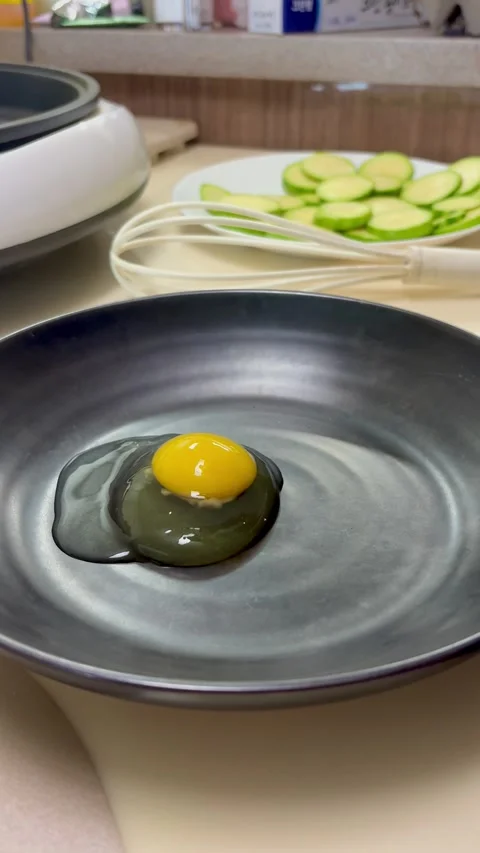 Breaking fresh eggs and whisking for cooking, close-up Video stock 329285094