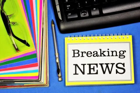 Breaking news - the message of the text in Notepad. Business information Foto stock