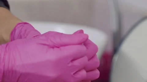 Breaking open a vial of collagen to fill a syringe - close up Vidéo 233666746