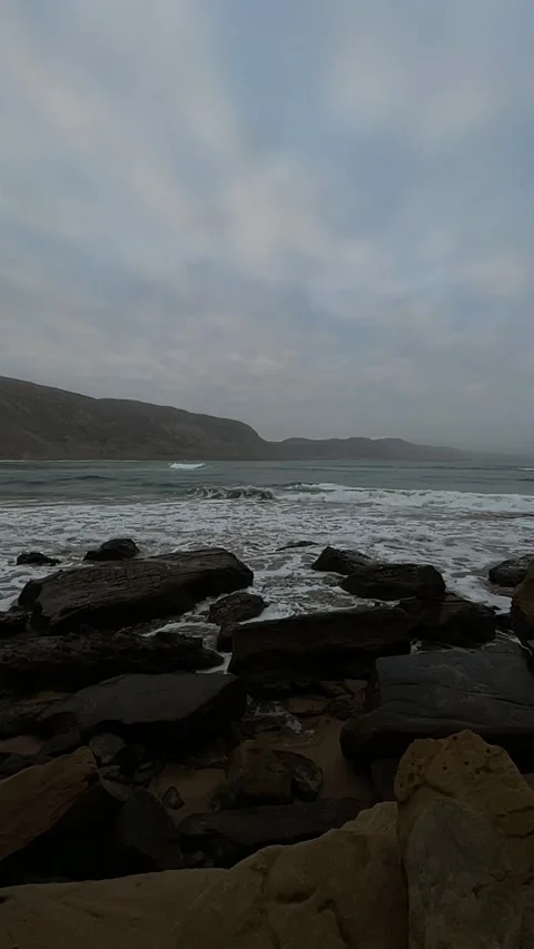 Breaking sea waves Stock Footage 333580954