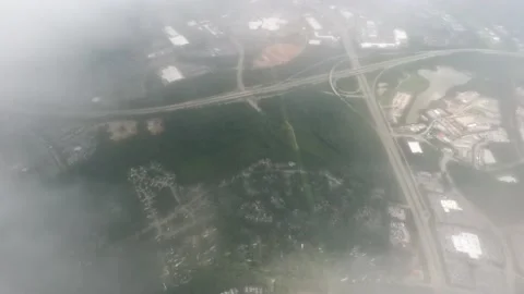 Breaking Through Clouds Over Town Vidéo 137596482