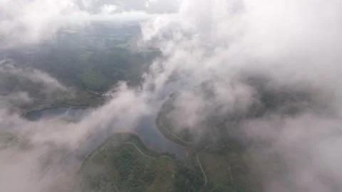 Breaking Through Clouds to Reveal a Scenic Lake 動画素材 313992355