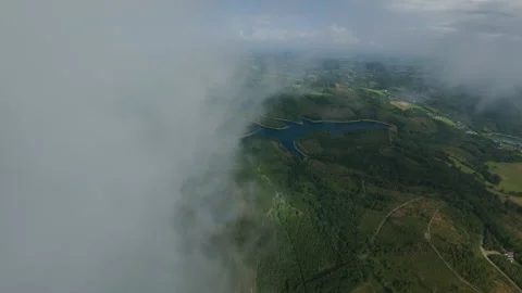 Breaking Through Clouds to Reveal a Scenic Lake 動画素材 313992530