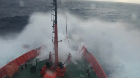 Breaking wave in the Hesperides’ prow Vídeos de archivo 36445044