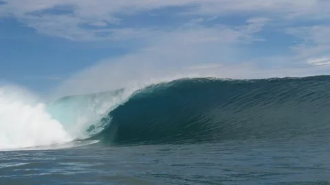 Breaking Wave in Indonesia Vídeos de archivo 296473736