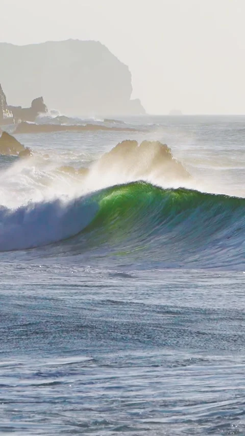 Breaking wave in ocean - vertical 002 Video stock 255238763