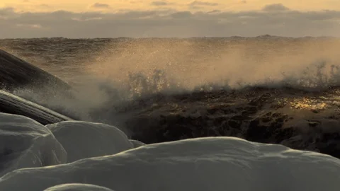 Breaking wave at sunset, slow motion Video stock 94681762
