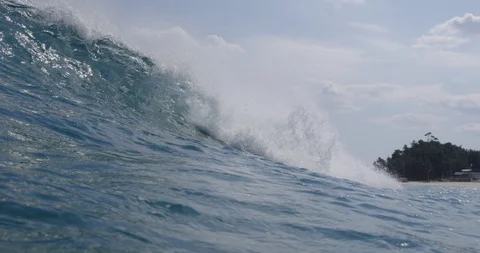 Breaking wave under the water / slow-motion from underwater / 4K 120p Stockbeeldmateriaal 105863970