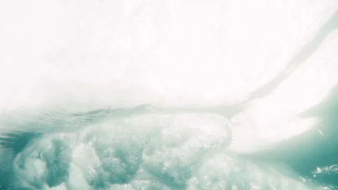 Breaking wave underwater Video stock 142910761