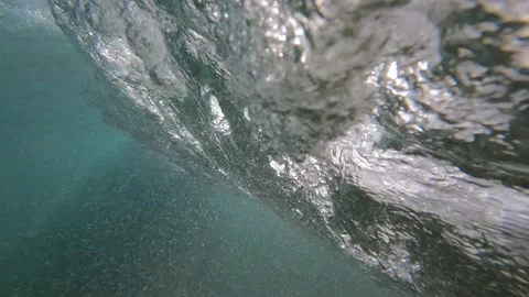 Breaking wave underwater 스톡 동영상 227856574