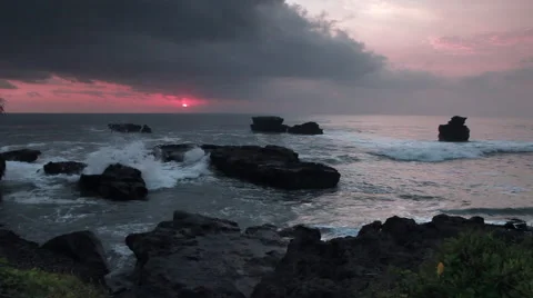 Breaking waves during the sunset over Bali Vidéo 41607123