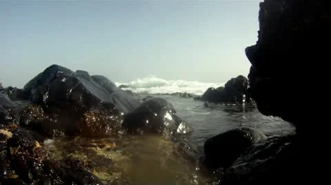 Breaking waves Video stock 10766240