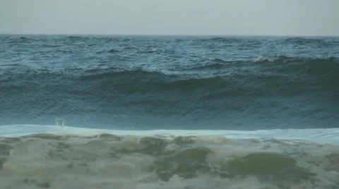 Breaking Waves Stockbeeldmateriaal 21372242