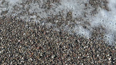 Breaking waves on shore with pebbles Video stock 40701774