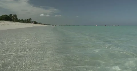 Breaking waves at Vardero beach Cuba 库存影片 61693518