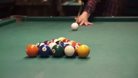 Breaks balls in billiards Video stock 87255093