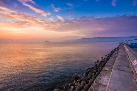 Breakwater and ship Foto stock