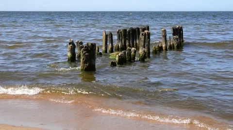 The breakwater on the Beach on the Baltic sea Vídeo Stock 49128997