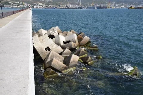 Breakwater of the rectangular stone figures. Foto stock