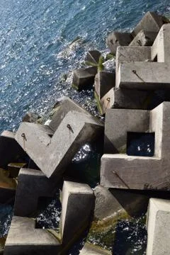 Breakwater of the rectangular stone figures. Foto stock