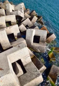 Breakwater of the rectangular stone figures. Stockfoto's