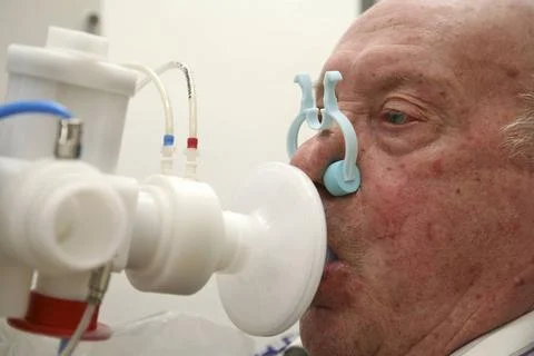  Breathing, spirometry elderly p Pneumology department. Pulmonary function... Stock Photos