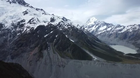 Breathtaking 4K Drone View of Mount Cook and Glacial Lake – New Zealand Stock-Footage 312270184