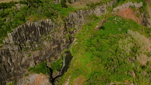 Breathtaking Aerial View of a Multi-Tiered Waterfall Cascading Down Lush Green 库存影片 336262740