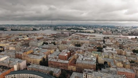 Breathtaking aerial view showcasing rooftops of Saint Petersburg, cloudy day Vídeo Stock 319865726