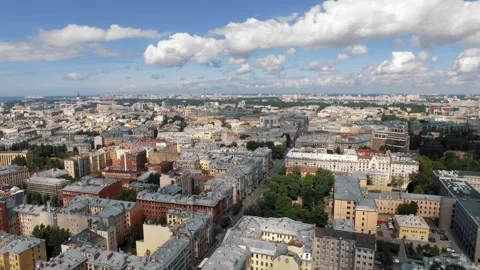 Breathtaking aerial view showcasing rooftops of Saint Petersburg, sunny day Vídeo Stock 319865901