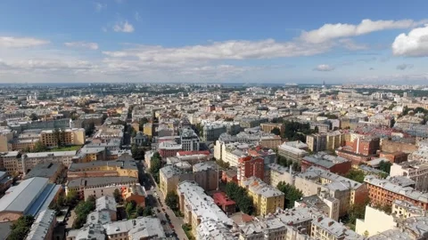 Breathtaking aerial view showcasing rooftops of Saint Petersburg, sunny day 库存影片 319866038