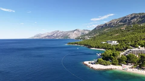 Breathtaking Brela coastline: An idyllic view of beautiful Punta Rata beach Video stock 317771894