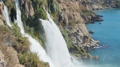 Breathtaking coastal scenery featuring high water volume falling into the oc Video stock 333469989