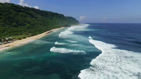 Breathtaking Drone Shot Beach Shipwreck Nunggalan Ocean Waves 4K Vidéo 340276854