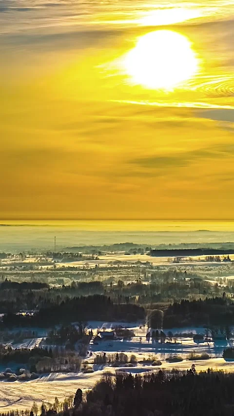 Breathtaking Hyperlapse of a Winter Sunset Over Snowy Fields Stock-Footage 331061637
