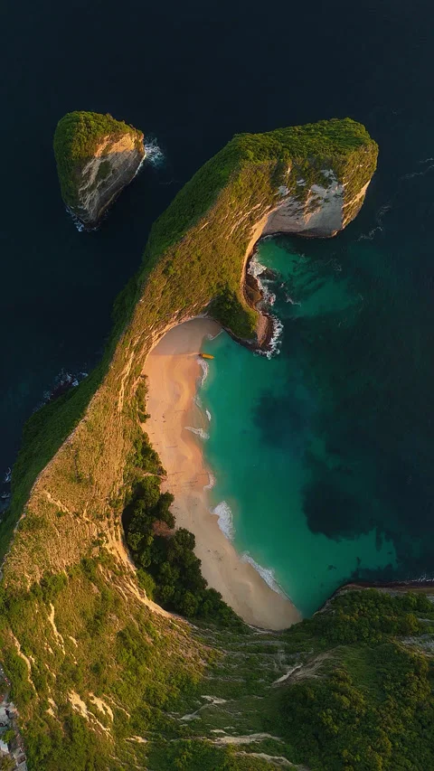 Breathtaking Kelingking Beach T-Rex Cliff Sunset Aerial View Видео 340426891