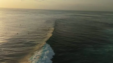 Breathtaking Lone Surfer in Ocean Lineup Uluwatu Bali Aerial Shot Vidéo 340918094