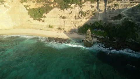 Breathtaking Ocean Cliffs and Diamond Rock Pinnacle Aerial 库存影片 339444829