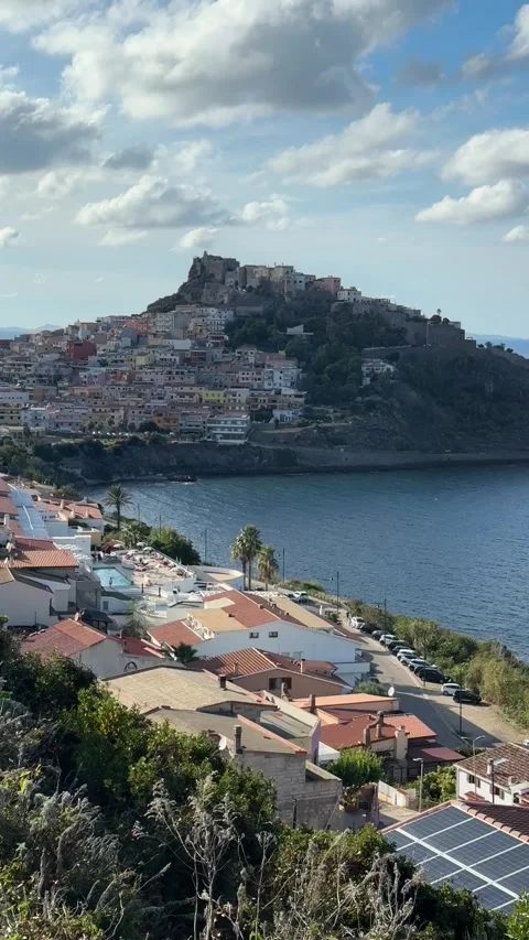 Breathtaking panoramic view of Castelsardo medieval town with Doria castle and t Video stock 333794511