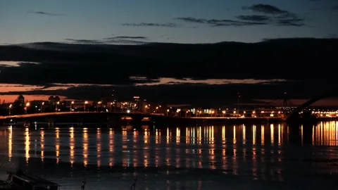Breathtaking panoramic view of the reflected lights of the city in a wide river Vídeo Stock 132591524