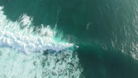 Breathtaking Peaceful Surfer Floating Ocean Lineup Uluwatu 4K Vidéo 341477493