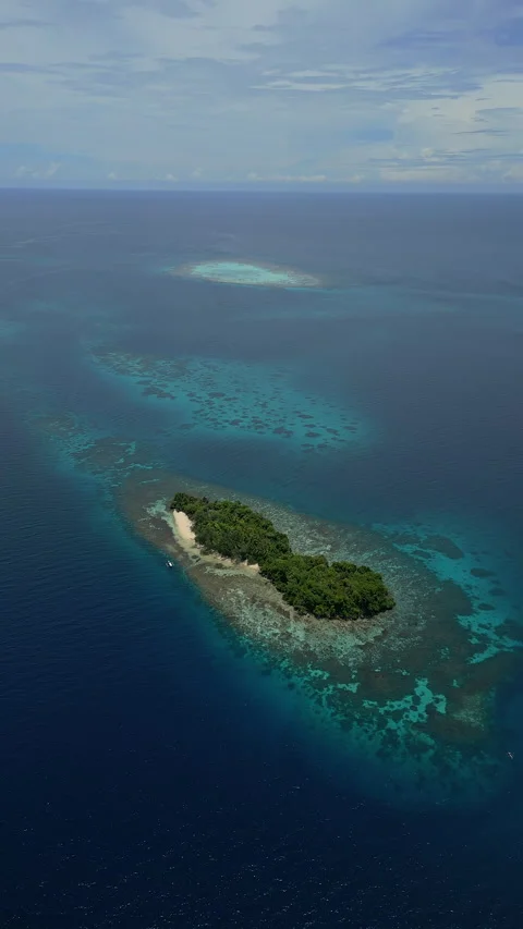 Breathtaking Remote Beach and Isolated Cliffs Togian Islands Aerial Vidéo 338166730