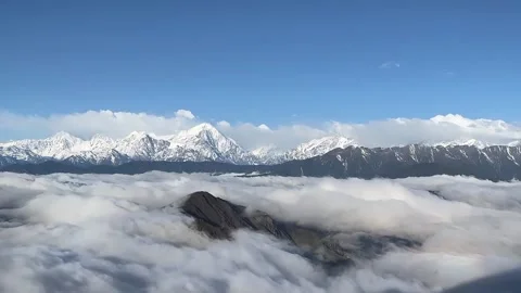 Breathtaking Sea of Clouds Over Snowy Mountain Peaks Timelapse Stock-Footage 333678247