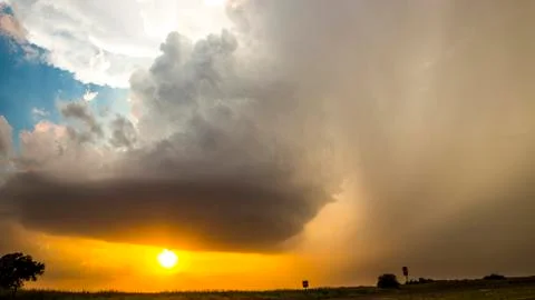 Breathtaking Storm at Sunset Fotos Stock